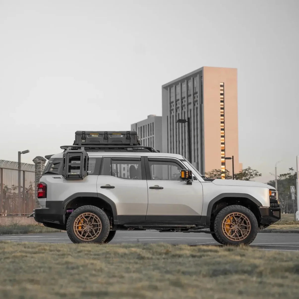 TOYOTA LC250 トヨタ LC250 STORM ルーフラック